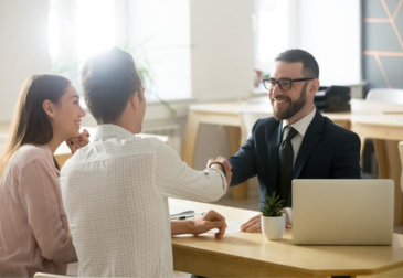 Business finance expert providing consulting services in UAE office
