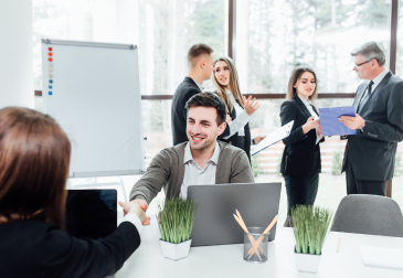 Entrepreneurs receiving professional business setup guidance in Dubai